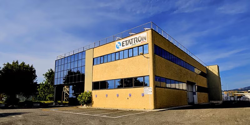 Cover — Frontend e CMS custom per un catalogo industriale multilingua.