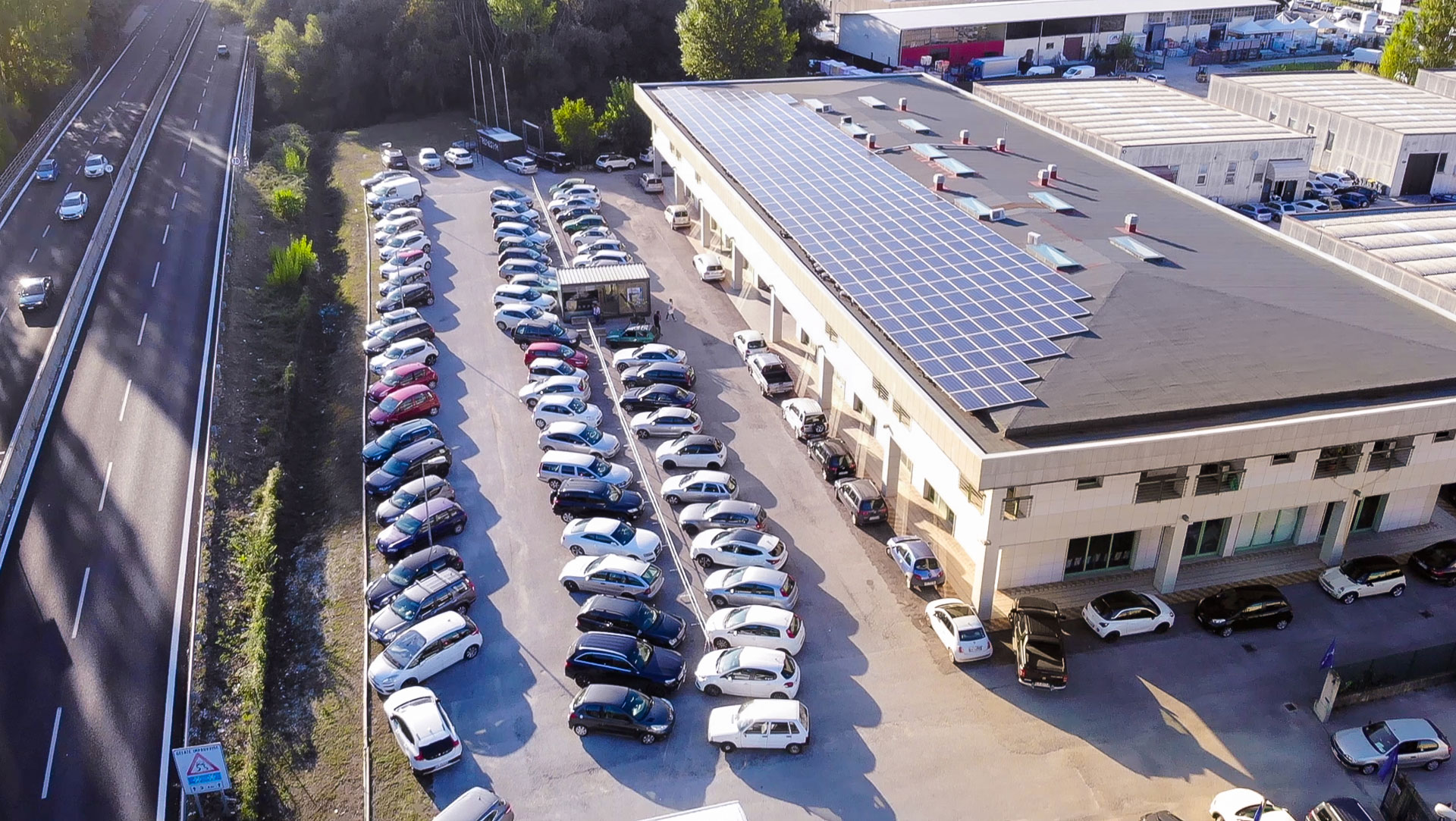 Cover — Un business hub, dalla brand identity alla presenza online.